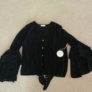 Size Large fashion lace bell sleeve top by Hummingbird.